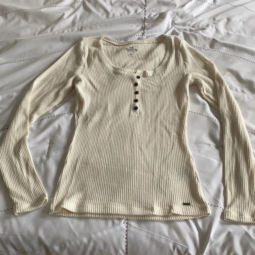 Hollister sweater 🤍